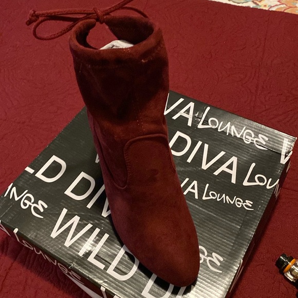 Wild Diva Shoes - Burgundy suede boots